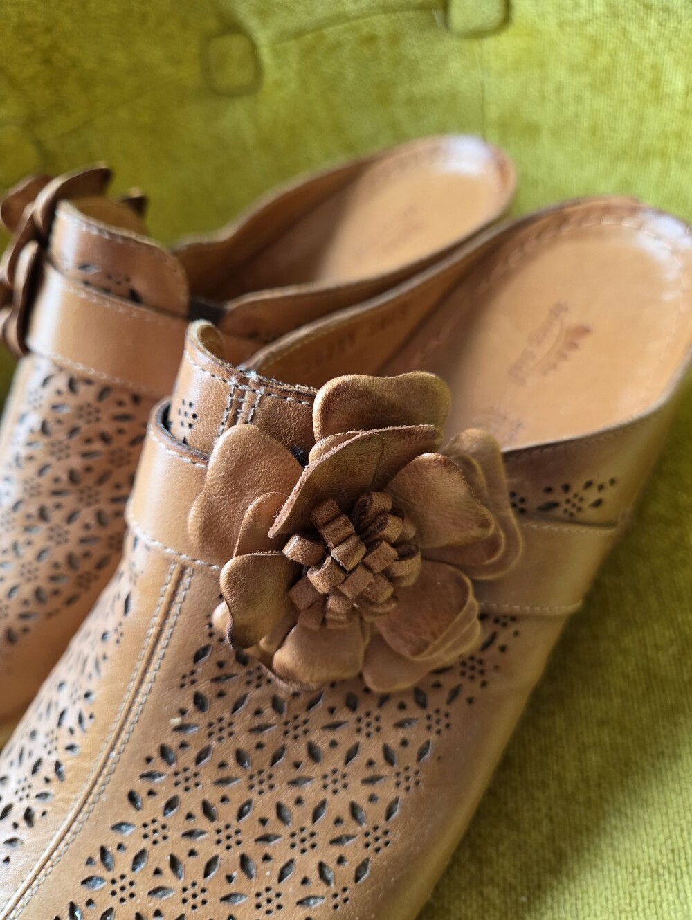 Spring Step Lilybean Leather Clogs - Picture 4 of 12